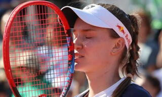 Драма на Ролан Гаррос: Рыбакина выиграла после трех сетов