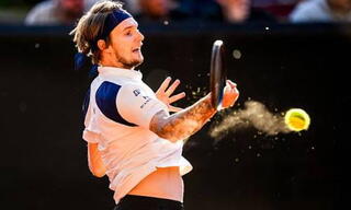 Историческая победа казахстанца над Медведевым в финале турнира ATP.