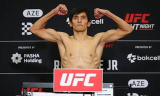 Казахстанец Азат Максум выделяется на турнире UFC on ABC 8 в Баку