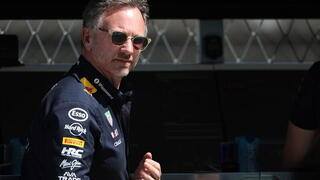 Хорнер раскритиковал FIA за молчание на трассе.