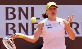 Ига Швёнтек успешно начала защиту титула на Ролан Гаррос