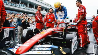 Феттель поддерживает Хэмилтона в Ferrari.