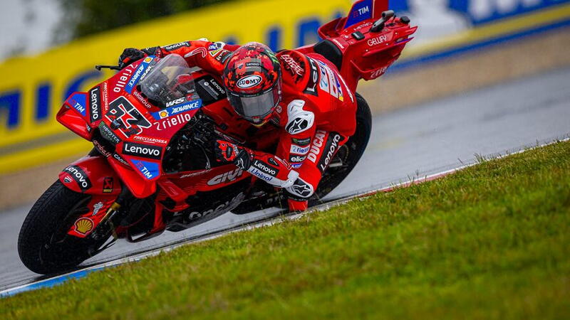 Баньяя шокировал всех и завоевал первый поул в Гран При Чехии MotoGP