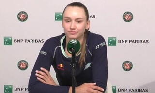 Елена Рыбакина: сложный старт на «Ролан Гаррос»