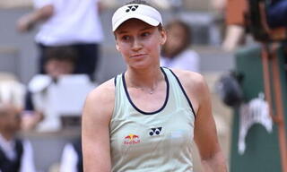 Елена Рыбакина уступила чемпионке Ролан Гаррос