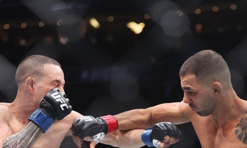 Эффектный финиш в бою за титул UFC 317.