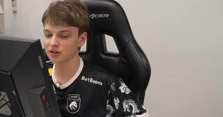 Kyousuke подписал контракт с Team Falcons возле слухов о трансфере.