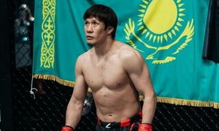 Жалгас Жумагулов одержал победу в дебютном бою в Oktagon MMA