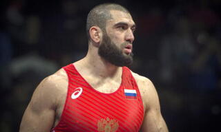 Олимпийский чемпион лишен медалей из-за допинга