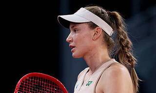 Елена Рыбакина упала на 13-ю строчку в чемпионской гонке WTA
