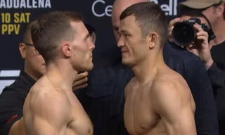 Казахстанец провел дуэль взглядов с Суперменом перед боем в UFC.