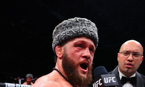 Рафаэль Физиев вернулся к победам: история казахстанского бойца в UFC