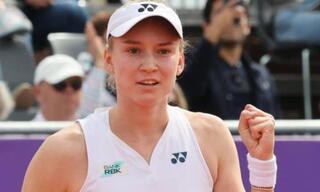 Елена Рыбакина наслаждается отдыхом после Ролан Гаррос