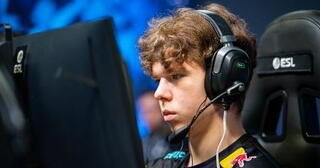 B8 Esports обыграла Team Falcons на BLAST.tv Austin Major 2025