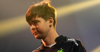 Falcons фавориты в матче с NAVI Junior на DreamLeague Season 26.
