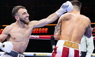Коллинз одерживает победу над Макгрегором и получает титул WBC Silver